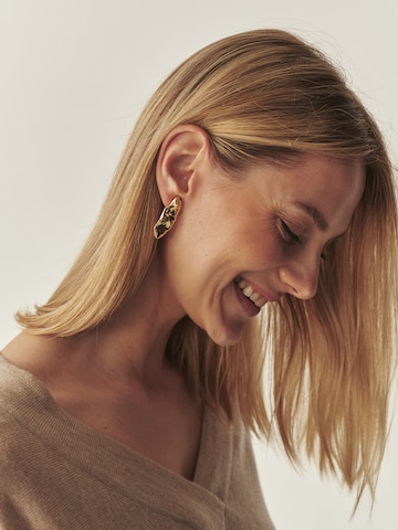 Orecchini 'Aki' di TATUUM in oro: frontale