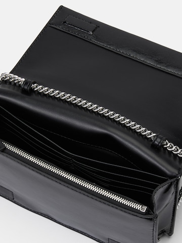 Calvin Klein Pikkulaukku värissä musta