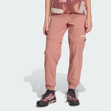 Effilé Pantalon outdoor 'Utilitas' ADIDAS TERREX en rose : devant