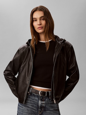 Calvin Klein Jeans Regular Jacke in Schwarz: Vorderseite