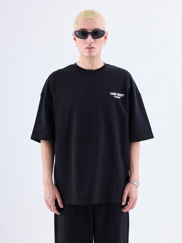 Tricou de la VAMOS CLO pe negru: față