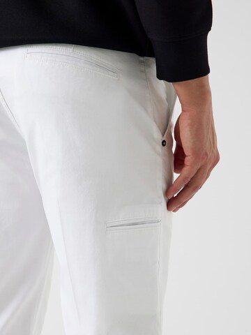 GUESS Slim fit Chino Pants in White