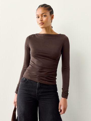 Next Majica | rjava barva: sprednja stran