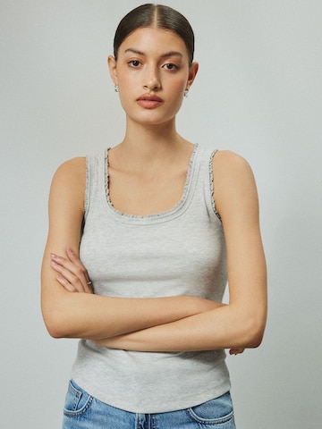 Haut Next en gris