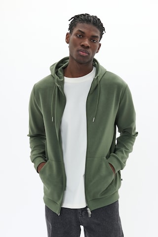 Matinique Sweatshirt 'Theo' in Green: front