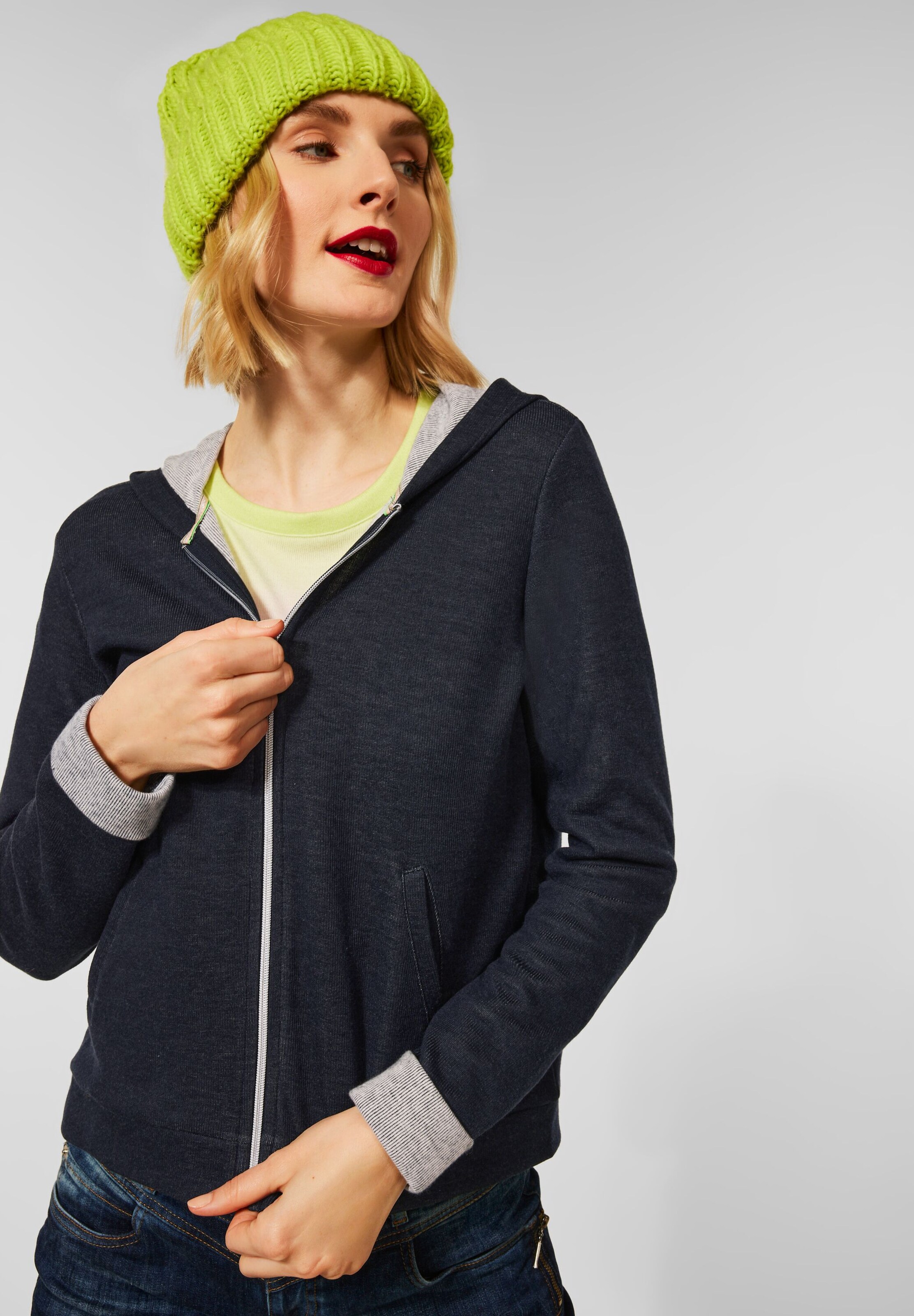 Frauen Große Größen STREET ONE Sweatjacke in Nachtblau - VA99536 Frauen Große Größen STREET ONE Sweatjacke in Nachtblau - VA99536
