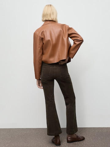 MANGO Flared Jeans in Rood