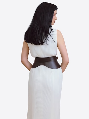 Haute Cuir - Cinturón 'Crescent Peplum Belt' en marrón