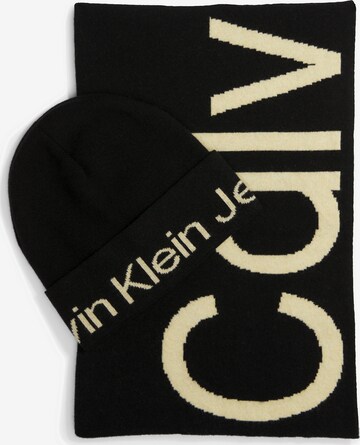 Calvin Klein Jeans Beanie in Black: front