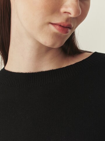 TATUUMPulover - crna boja