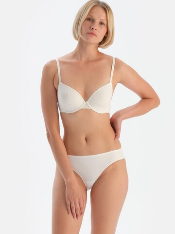 Dagi - Braga en blanco