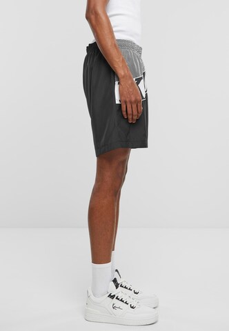 Karl Kani Regular Wavy Retro Black Trackshorts in Grau