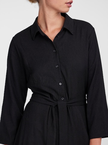 Robe-chemise 'SAPRIL' PIECES en noir