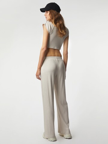 Loosefit Pantalon 'MATILDA' Young Poets en beige