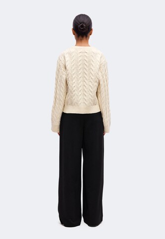 ABOUT YOU Wide leg Veckad byxa 'Naomi' i svart: baksida