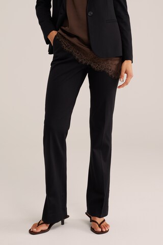 WE Fashion Буткат Плиссированные брюки в Черный: спереди