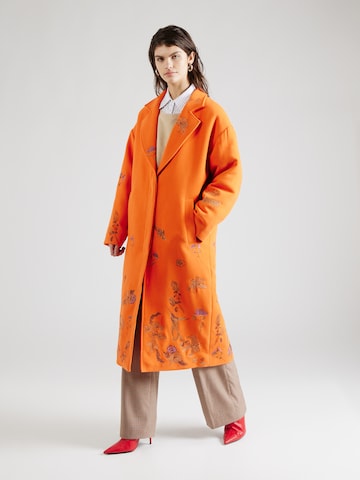 Cappotto di mezza stagione 'Camellia' di Elias Rumelis in arancione: frontale