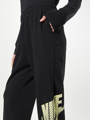 Nike Sportswear Дънки Tapered Leg Панталон 'EMEA' в черно