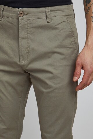 !Solid Regular Chinohose in Beige