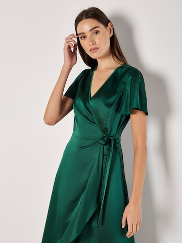 Abito di Apricot in verde