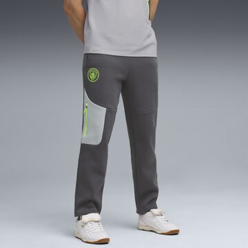 PUMA Loosefit Sportbroek 'Manchester City Pumatech' in Grijs: voorkant