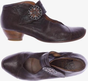 THINK! Flats & Loafers in 37 in Brown: front