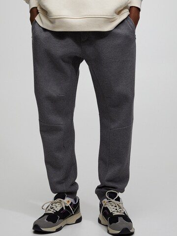 Pull&Bear Tapered Broek in Grijs