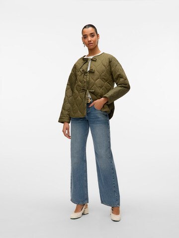 VERO MODA Демисезонная куртка в Зеленый