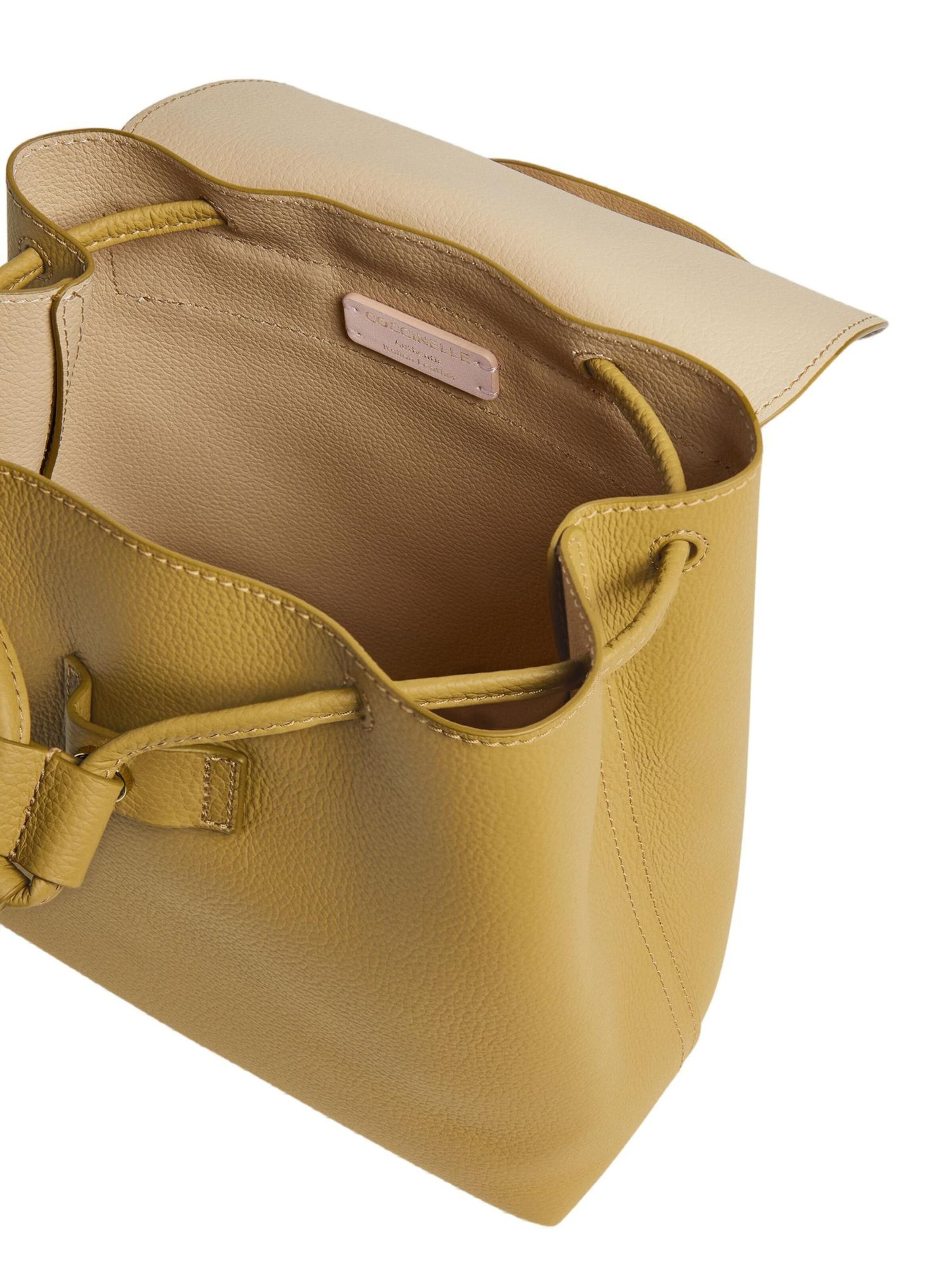 Coccinelle Rucksack 'COCCINELLE Nikla Backpack'‌‌‌‌‌‌‌ in Grün