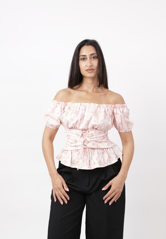 Elara Blouse in Roze: voorkant