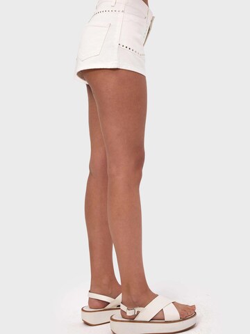 IT'S BASIC Regular Jeans 'SUPER MINI SHORT' in Wit