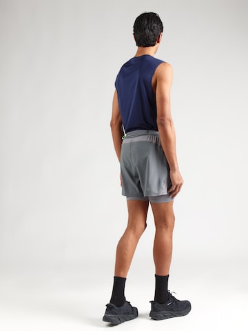 ASICS Szabványos Sportnadrágok 'ROAD' - szürke
