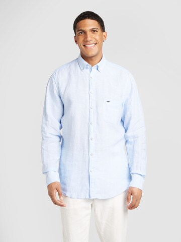 Coupe regular Chemise FYNCH-HATTON en bleu : devant