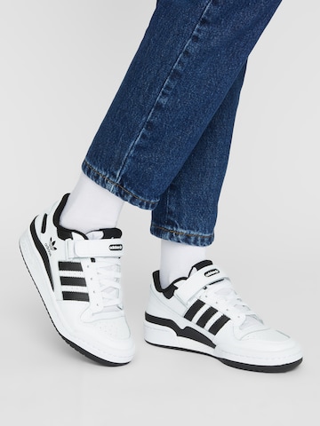 balts ADIDAS ORIGINALS Zemie brīvā laika apavi 'Forum'