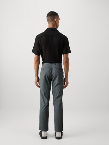 Regular Pantalon chino 'DENTON' TOMMY HILFIGER en gris : derrière