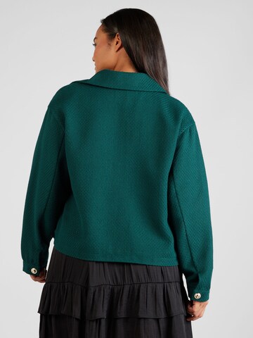 Veste mi-saison 'Emily' ONLY Carmakoma en vert