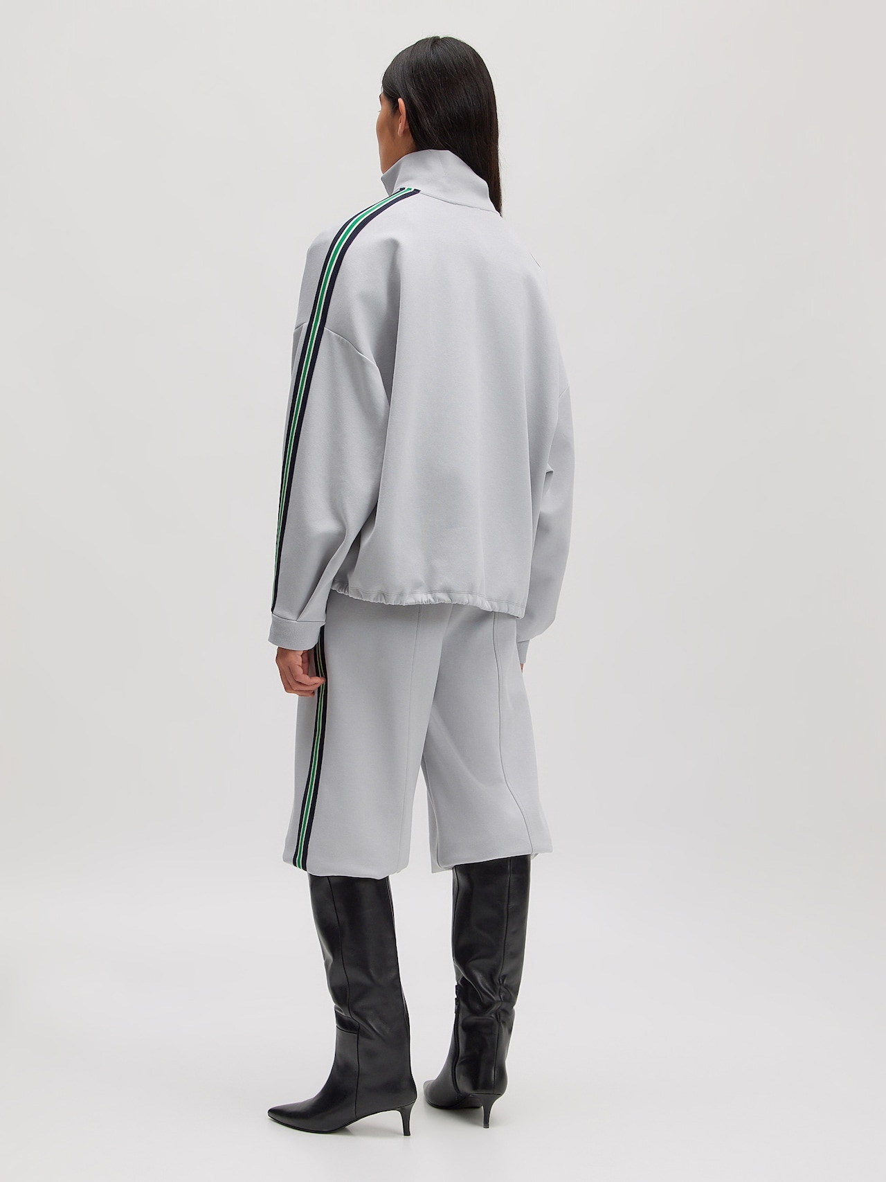 EDITED Nouveautés Sweat-shirt 'Izzie' bleu