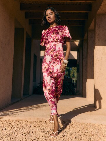 Robe Friends Like These en rose