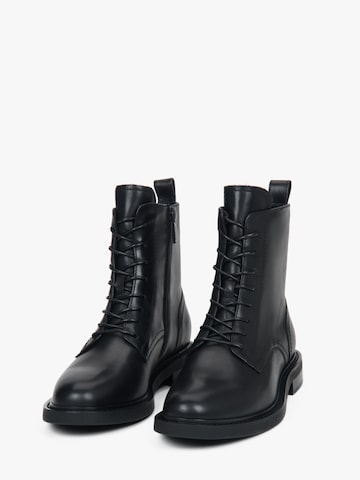 Estro Booties '211-630' in Black