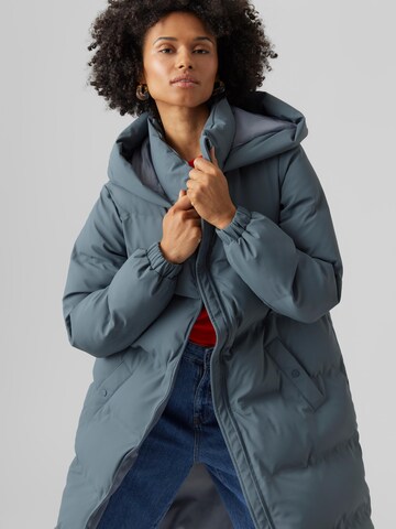 Manteau d’hiver 'Noe' VERO MODA en bleu