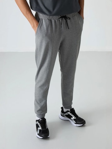 regular Pantaloni sportivi di Tommy Life in grigio