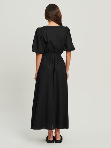 Calli Sukienka w kolorze czarny: tył