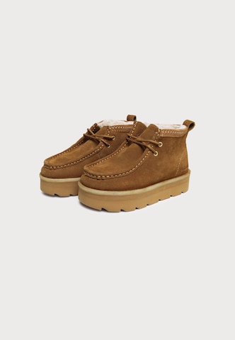 Clarks Originals Μποτάκι με κορδόνια 'MeareWalla' σε καφέ