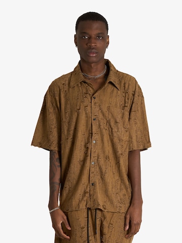 Coupe regular Chemise ACUPUNCTURE en marron : devant