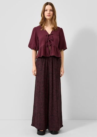 QS Loose fit Trousers in Red: front