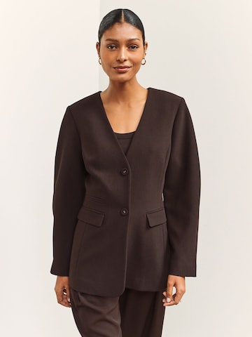 Next Blazer in Braun: Vorderseite