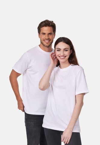 smiler. Shirt 'laugh.' in Wit: voorkant