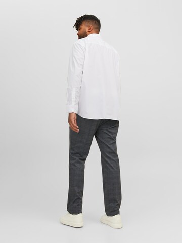 Jack & Jones Plus جينز مضبوط قميص بلون أبيض