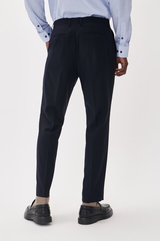 Matinique Slim fit Pleat-front trousers in Blue