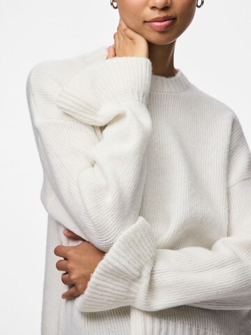 Pull-over 'PCJimma' PIECES en blanc